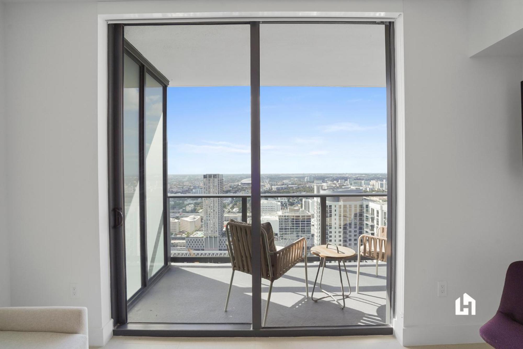 Apartment Stylish With Partial Ocean Views In Downtown! *